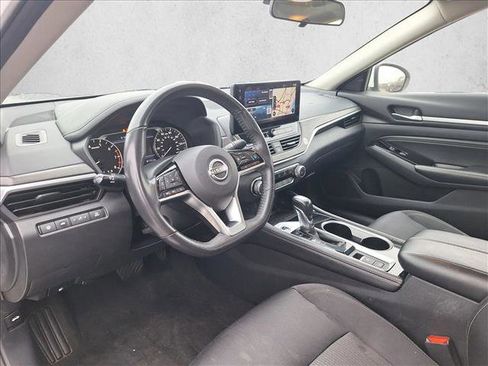 Used 2023 Nissan Altima 2.5 SV w/ SV Premium Package image 9