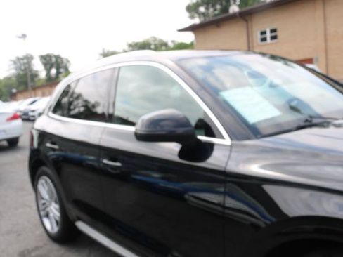 Used 2019 Audi Q5 2.0T Premium Plus w/ Premium Plus Package AWD/4WD image 3