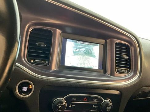 Used 2018 Dodge Charger SXT w/ Blacktop Package image 25