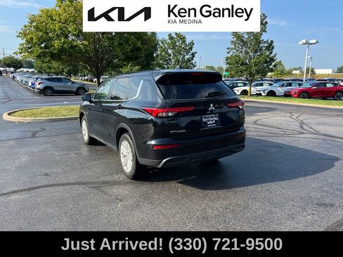 Used 2024 Mitsubishi Outlander ES AWD/4WD image 7