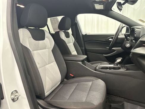 Used 2024 Chevrolet Trax RS w/ Driver Confidence Package image 28