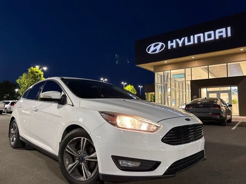 Used 2016 Ford Focus SE FWD image 3
