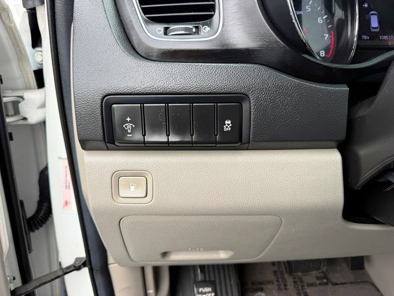 Used 2019 Kia Sedona LX FWD image 30