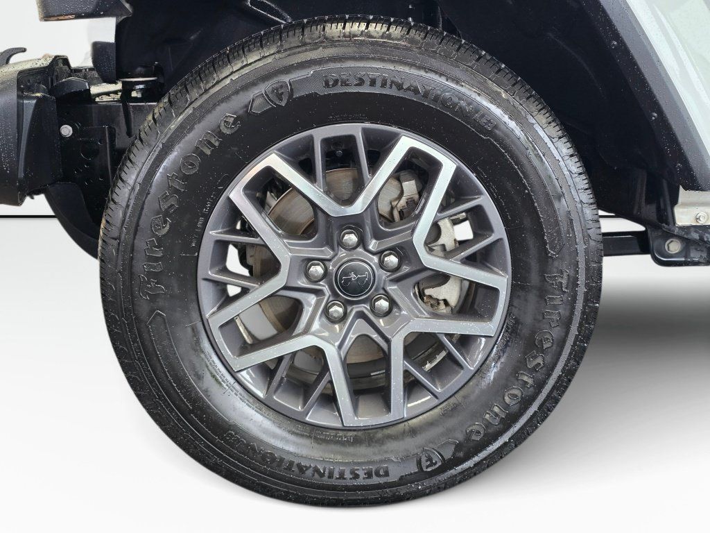 Used 2025 Jeep Wrangler Unlimited Sahara AWD/4WD image 11