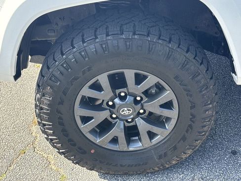 Used 2023 Toyota Tacoma SR5 w/ Technology Package image 11