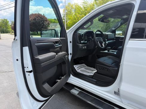 Used 2023 GMC Sierra 1500 SLT w/ SLT Premium Package AWD/4WD image 12