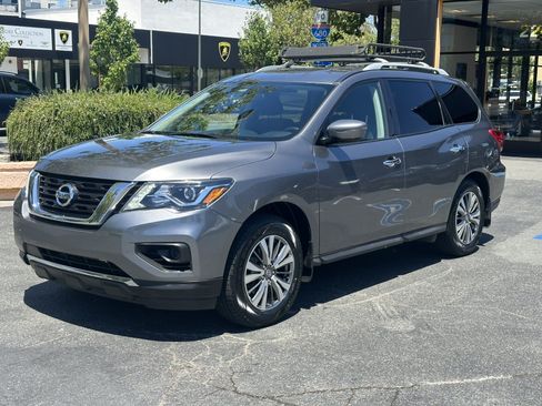 Used 2020 Nissan Pathfinder S FWD image 3