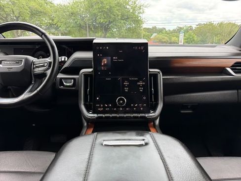 Used 2025 GMC Yukon Denali RWD image 19