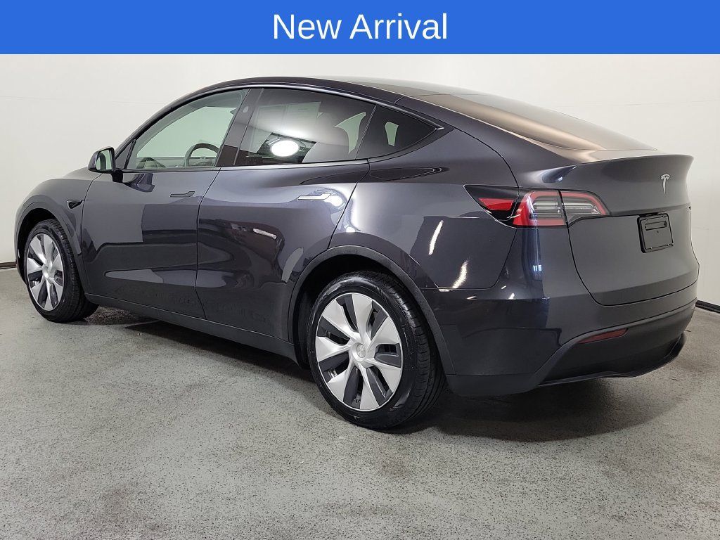 Used 2024 Tesla Model Y 2WD image 5