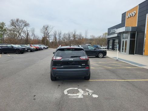Used 2019 Jeep Cherokee Latitude w/ Popular Appearance Group AWD/4WD image 12