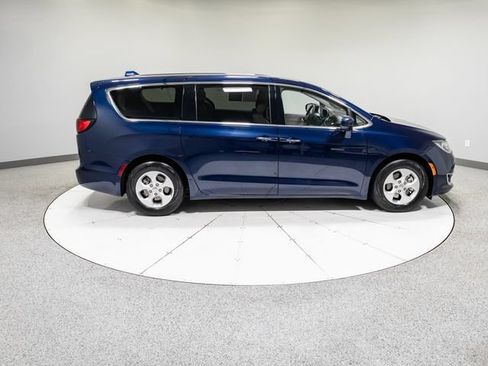 Used 2018 Chrysler Pacifica Touring Plus FWD image 5