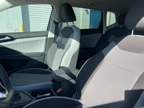 Used 2023 Volkswagen Taos S image 8