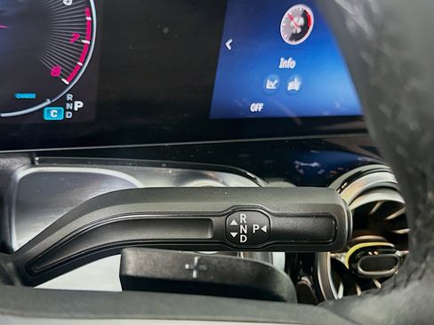 Used 2025 Mercedes-Benz GLB 250 4MATIC image 24