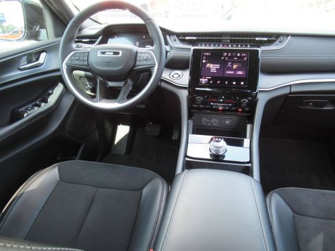 Used 2025 Jeep Grand Cherokee L Laredo RWD image 14