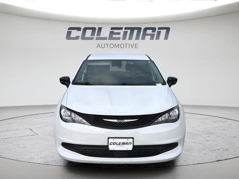 Used 2024 Chrysler Voyager LX image 8