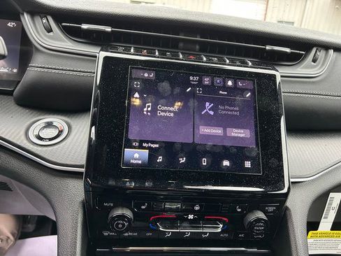 New 2025 Jeep Grand Cherokee Laredo X w/ Luxury Tech Group I image 12