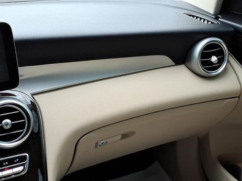 Used 2021 Mercedes-Benz GLC 300 image 19