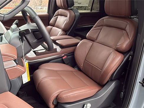 New 2025 Lincoln Navigator L Reserve image 23