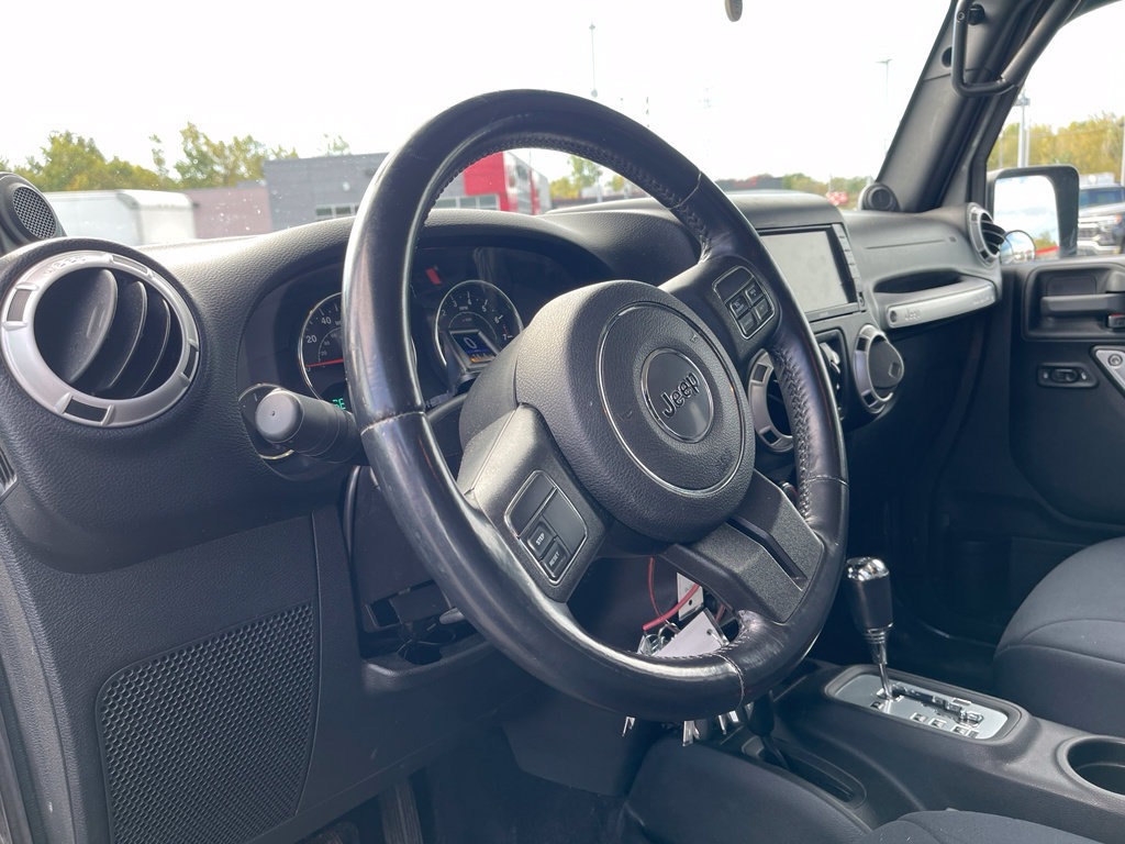 Used 2014 Jeep Wrangler Unlimited Sahara AWD/4WD image 15
