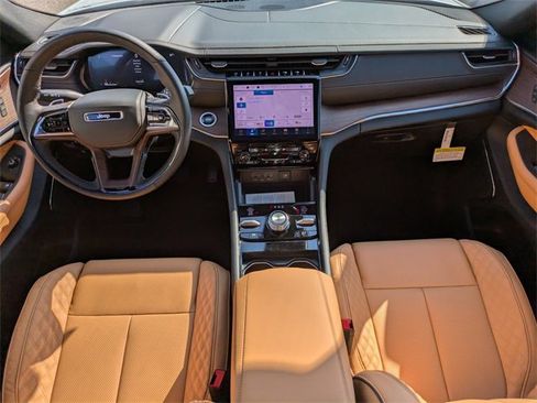 New 2025 Jeep Grand Cherokee Summit image 15