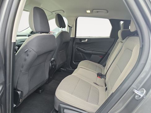 Used 2021 Ford Escape SE w/ SE Sport Appearance Package image 18