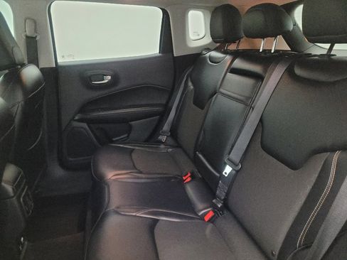 Used 2018 Jeep Compass Latitude w/ Popular Equipment Group FWD image 18