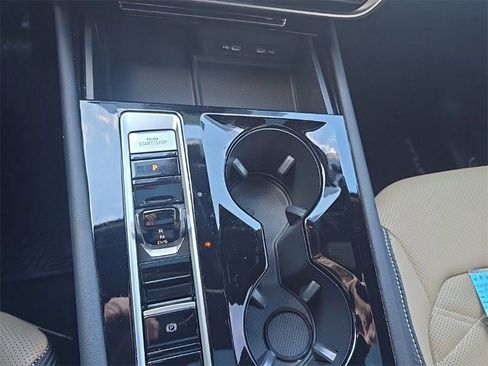 Used 2024 Volkswagen Atlas Cross Sport SE w/ Panoramic Sunroof Package image 17