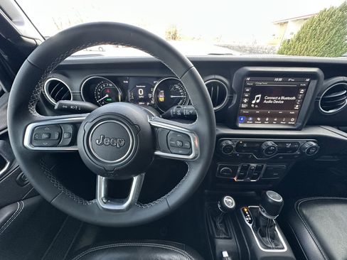 Used 2023 Jeep Wrangler Unlimited Sahara image 13