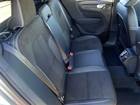 Used 2022 Volvo XC40 T5 R-Design w/ Advanced Package image 15