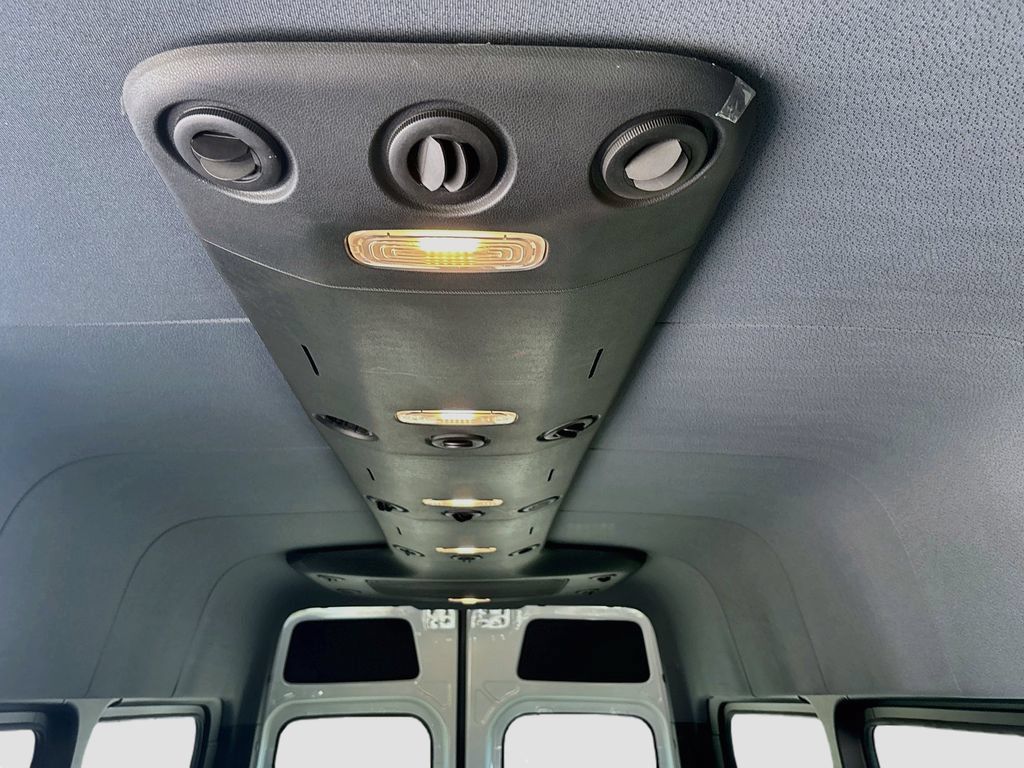 Used 2022 Mercedes-Benz Sprinter 2500 image 21