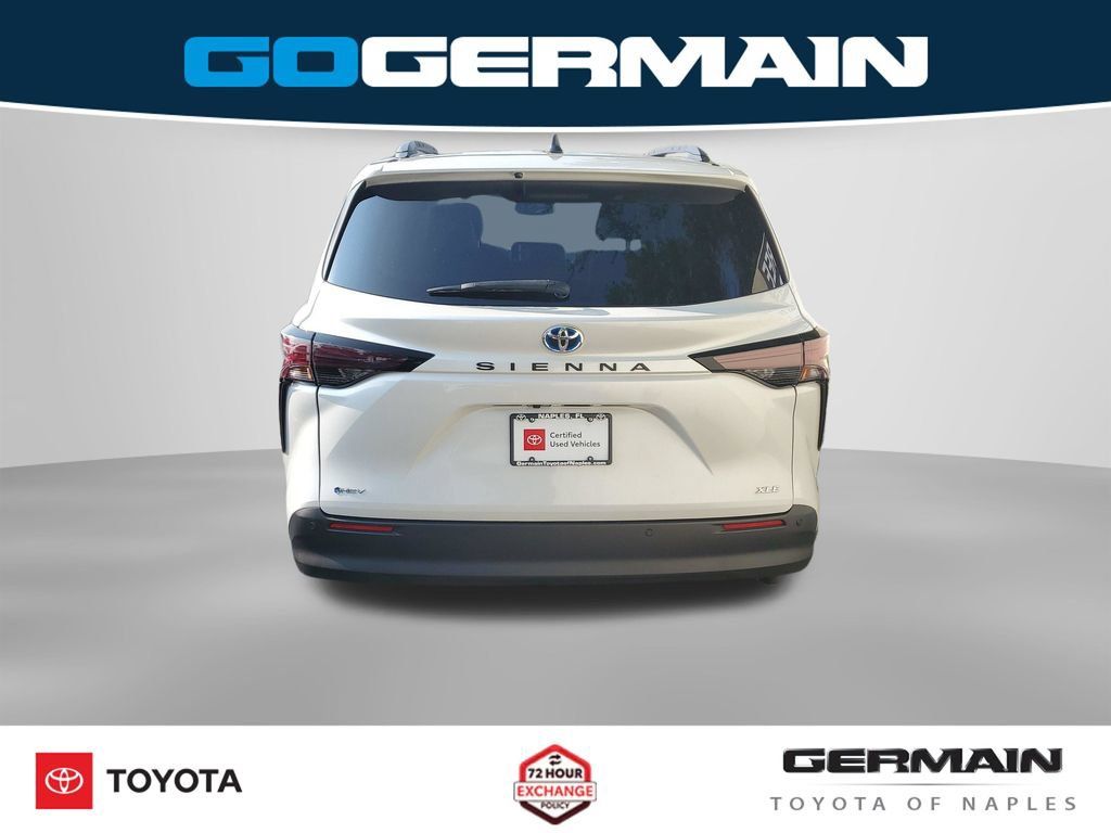Certified 2025 Toyota Sienna XLE FWD image 9
