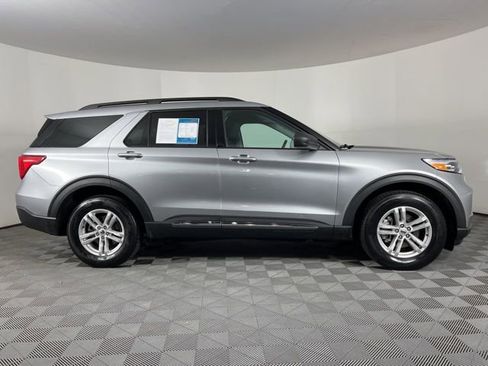 Used 2022 Ford Explorer XLT image 11