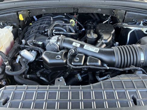 Used 2024 Jeep Grand Cherokee Limited w/ Luxury Tech Group II image 18