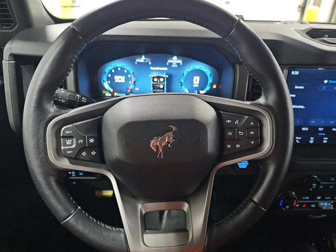 Used 2025 Ford Bronco Badlands image 14