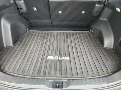 Used 2022 Toyota RAV4 LE FWD image 27