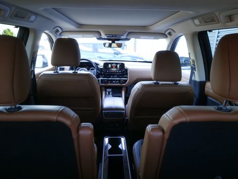 Certified 2024 Nissan Pathfinder Platinum AWD/4WD image 14