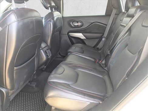 Used 2017 Jeep Cherokee Trailhawk image 19