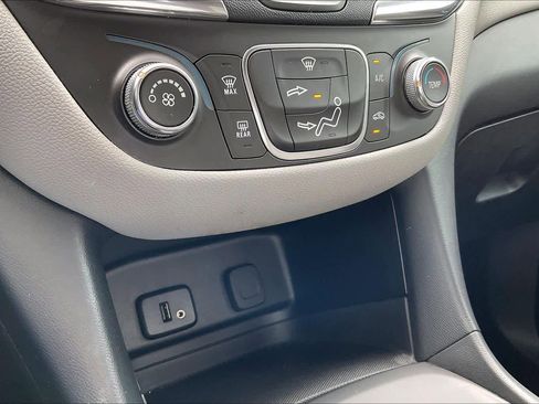 Used 2018 Chevrolet Equinox LT FWD image 31