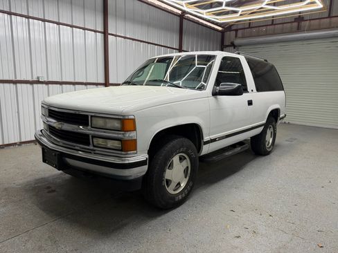Used 1997 Chevrolet Tahoe 4WD 2-Door w/ Preferred Equipment Group 2 image 3