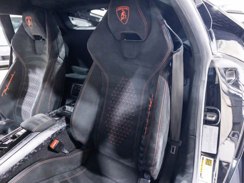 Used 2018 Lamborghini Huracan Performante image 34