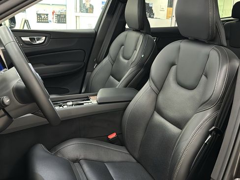 Used 2023 Volvo XC60 T8 Ultimate w/ Climate Package image 23