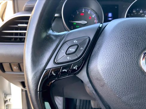 Used 2019 Toyota C-HR XLE FWD image 24