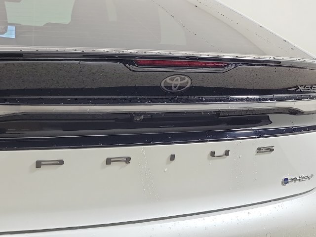Used 2026 Toyota Prius Plug-In Hybrid FWD image 9