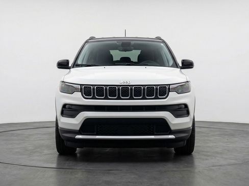 Used 2025 Jeep Compass Limited AWD/4WD image 2