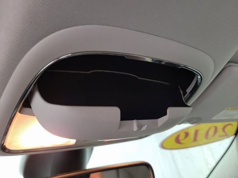 Used 2019 Jeep Cherokee Limited image 42