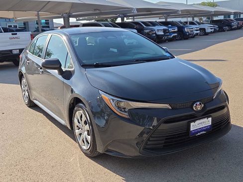 Used 2025 Toyota Corolla LE FWD image 2