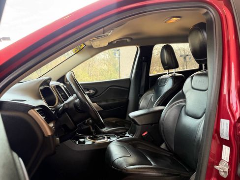 Used 2017 Jeep Cherokee Limited image 8