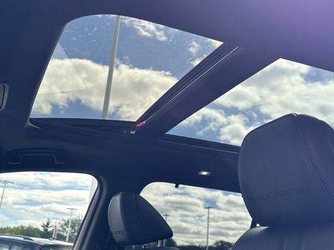 Used 2025 Honda Pilot Black Edition image 19