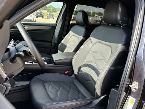 Used 2025 Volkswagen Atlas Cross Sport SE image 13