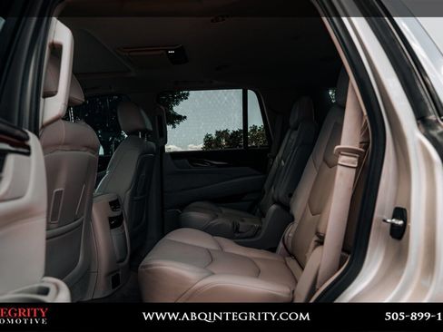 Used 2016 Cadillac Escalade Luxury AWD/4WD image 45
